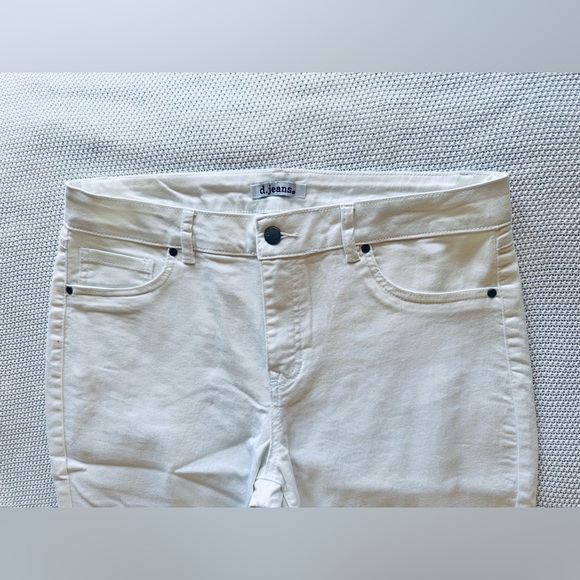 d. jeans Stretchy Women's Cropped White Jeans - Picture 4 of 9